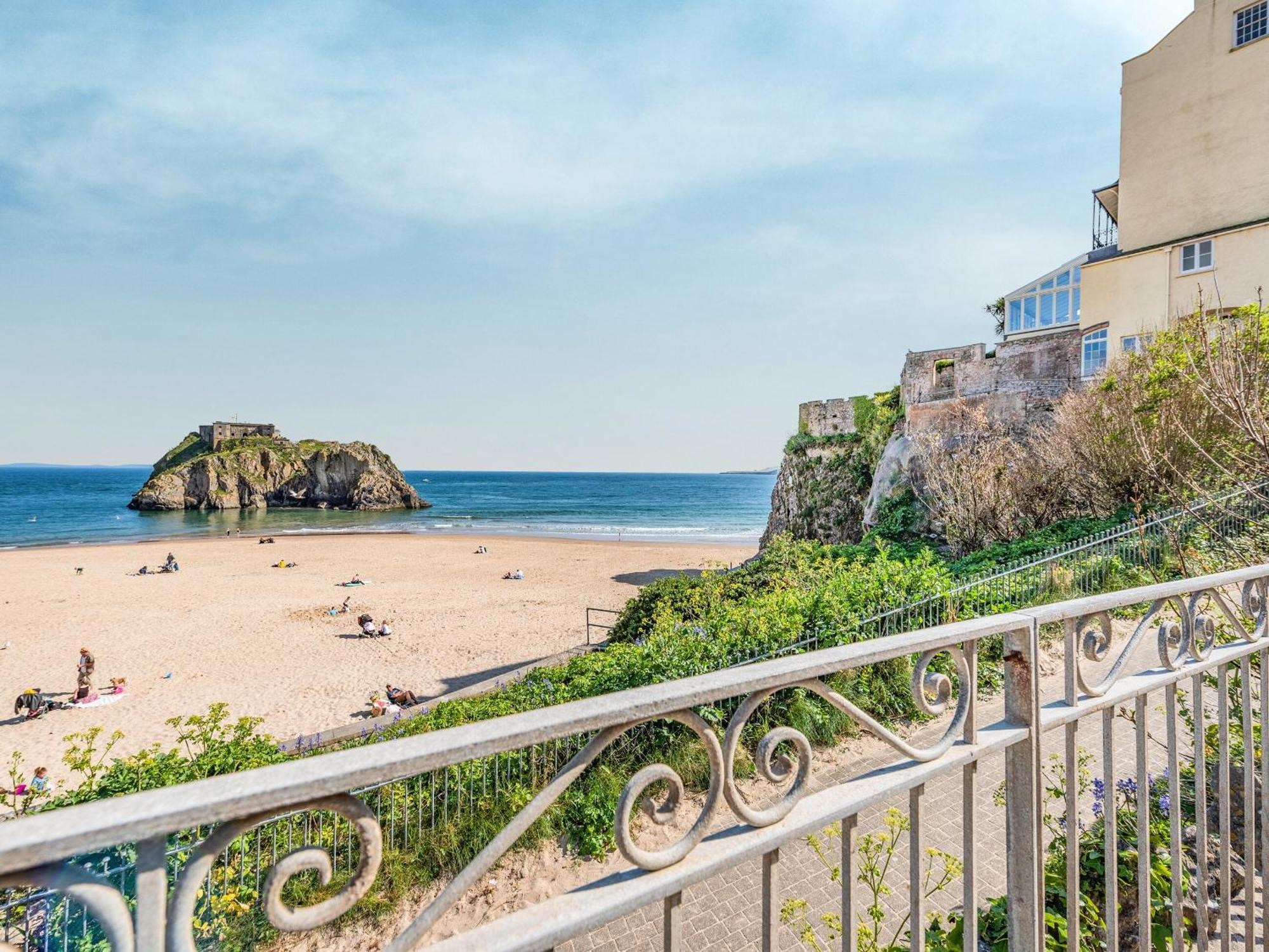 Ocean Waves Villa Tenby Exterior foto