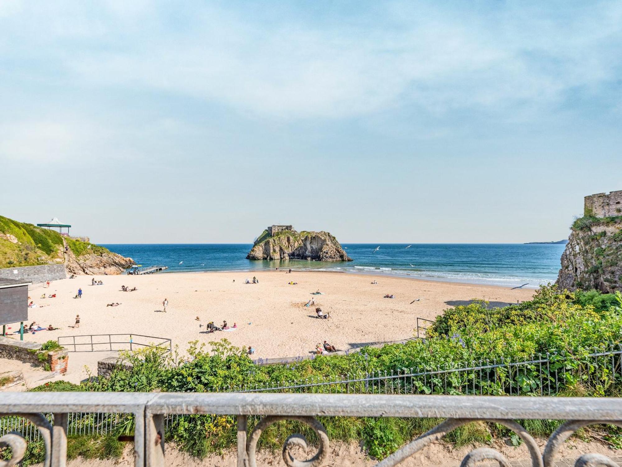 Ocean Waves Villa Tenby Exterior foto